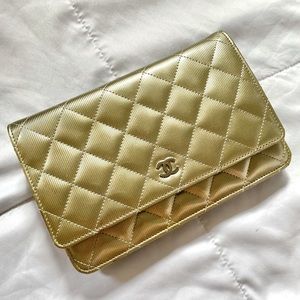CHANEL wallet on chain